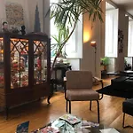 Hostel Living Lounge *