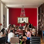 Hostel Living Lounge *