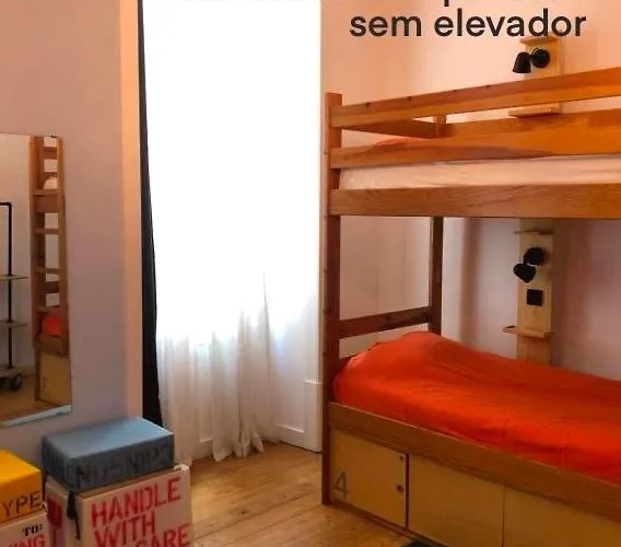 Living Lounge Hostel