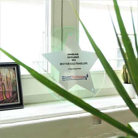 Living Lounge Hostal