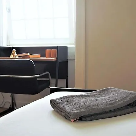 Living Lounge 旅馆 *