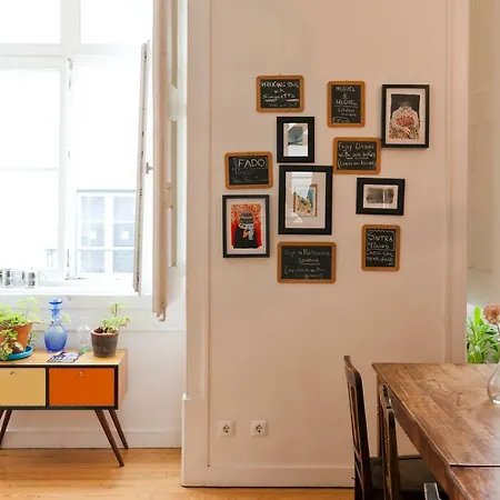 Living Lounge Hostel *