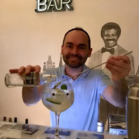 Hostel Living Lounge *